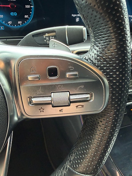 Mercedes-Benz EQC400 26 of 30