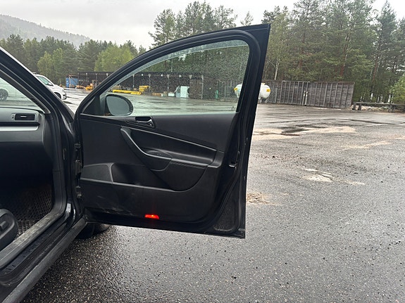Volkswagen Passat 15 of 23