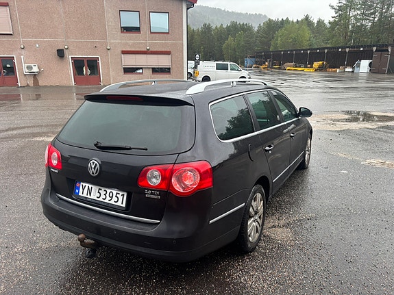 Volkswagen Passat 12 of 23