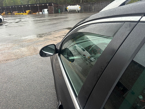Volkswagen Passat 18 of 23
