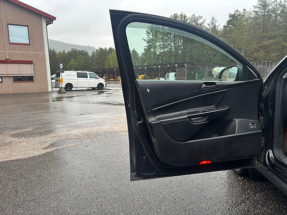Volkswagen Passat 13 of 23