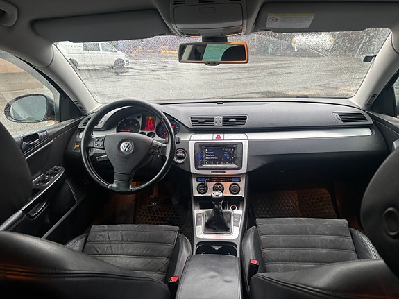 Volkswagen Passat 20 of 23