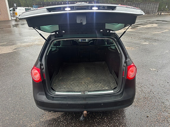 Volkswagen Passat 17 of 23