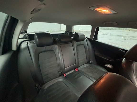 Volkswagen Passat 21 of 23