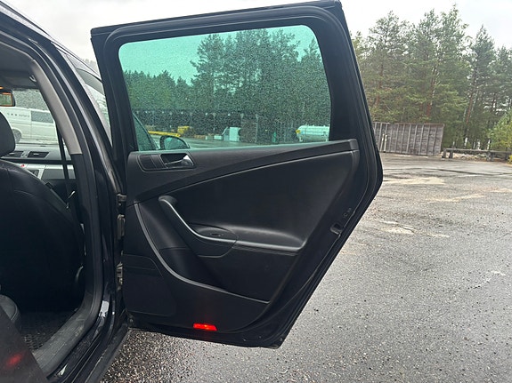 Volkswagen Passat 16 of 23