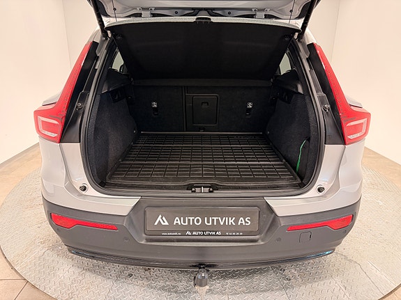 Volvo XC40 17 of 30