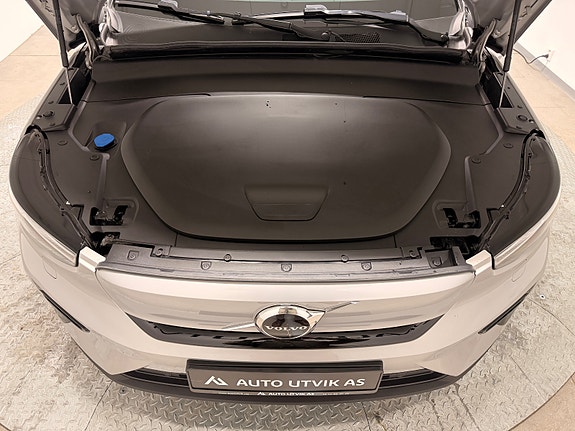 Volvo XC40 13 of 30