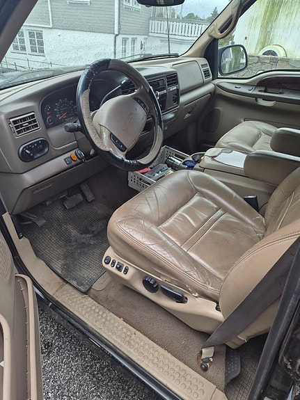 Ford Excursion 18 of 18
