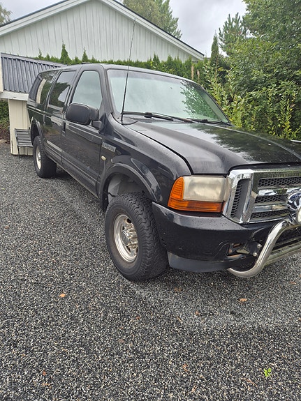 Ford Excursion 2 of 18