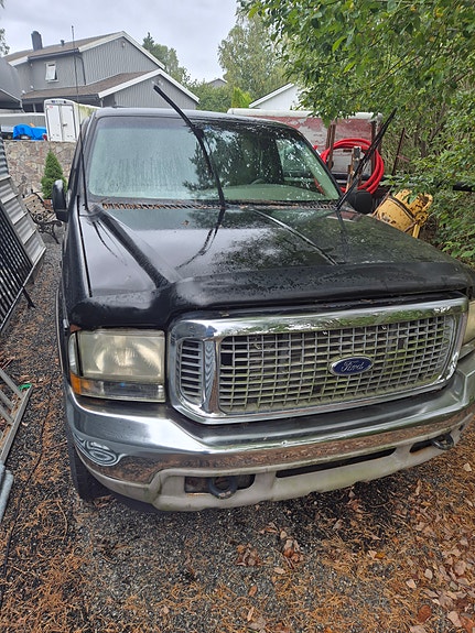 Ford Excursion 16 of 18