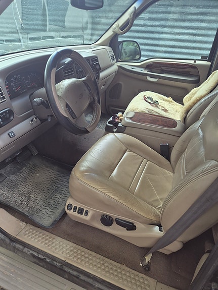Ford Excursion 10 of 18