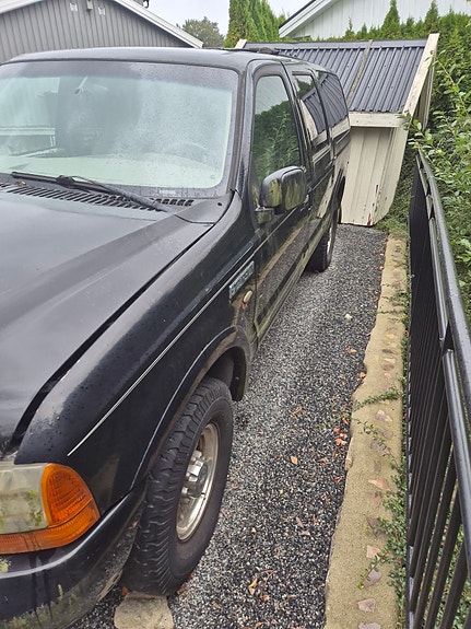 Ford Excursion 8 of 18