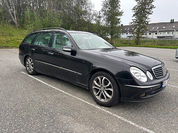 Mercedes-Benz E220 d 2 of 9