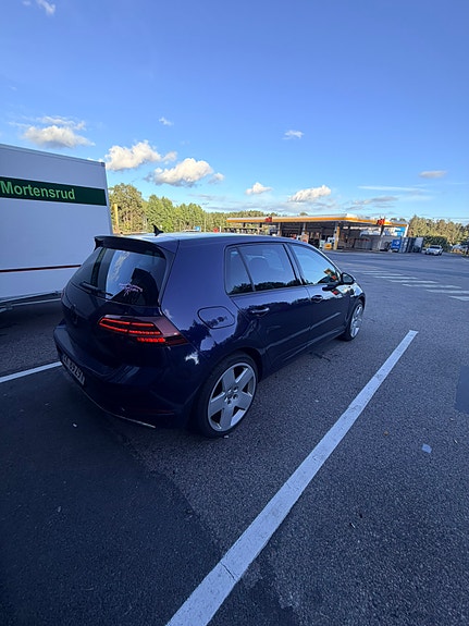 Volkswagen e-Golf VII 5 of 11