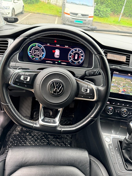 Volkswagen e-Golf VII 8 of 11