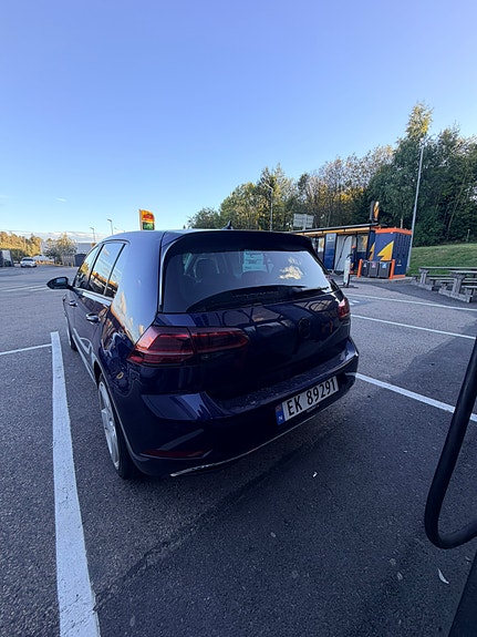 Volkswagen e-Golf VII 4 of 11