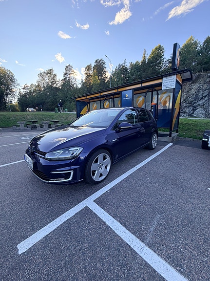 Volkswagen e-Golf VII 3 of 11