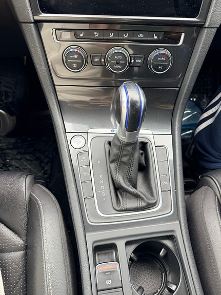 Volkswagen e-Golf VII 11 of 11