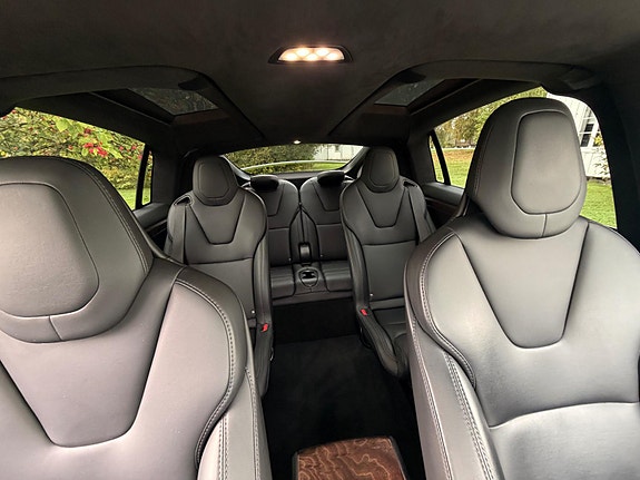 Tesla Model X 27 of 30