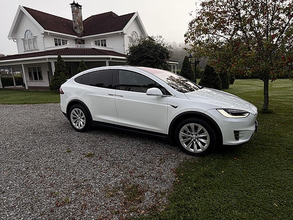 Tesla Model X 12 of 30