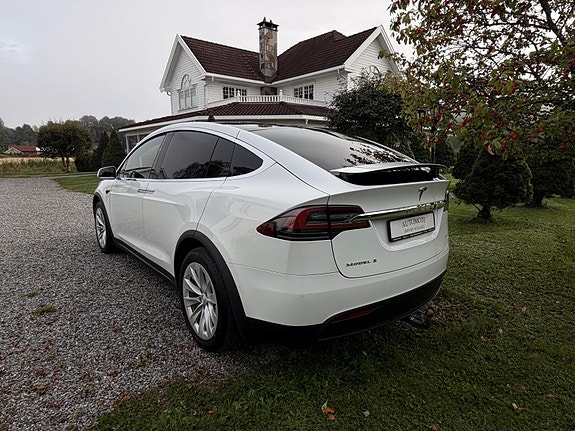 Tesla Model X 7 of 30