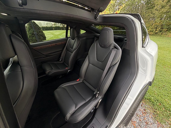 Tesla Model X 30 of 30