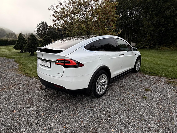 Tesla Model X 9 of 30