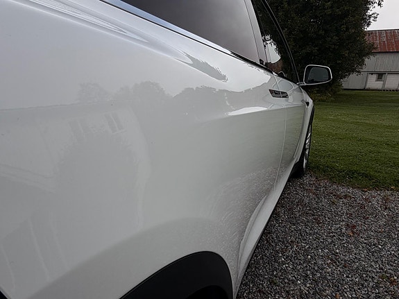 Tesla Model X 17 of 30