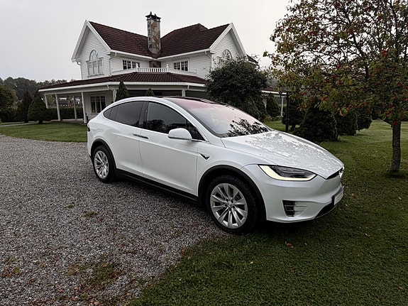 Tesla Model X 13 of 30