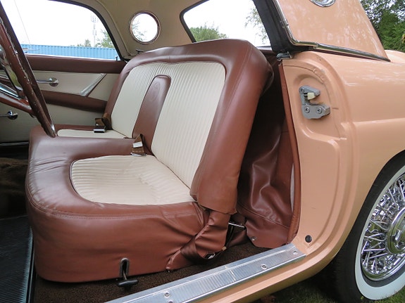 Ford Thunderbird 23 of 30