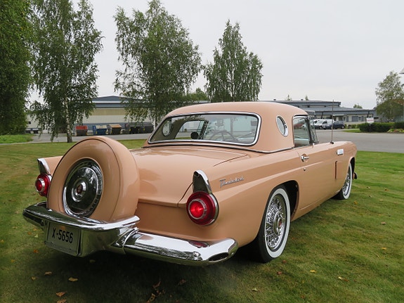 Ford Thunderbird 9 of 30