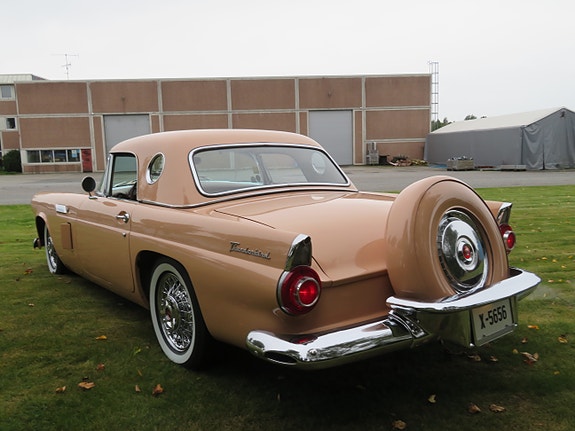 Ford Thunderbird 7 of 30