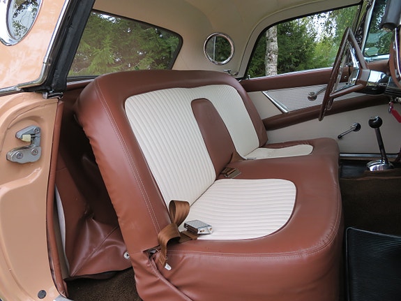 Ford Thunderbird 26 of 30