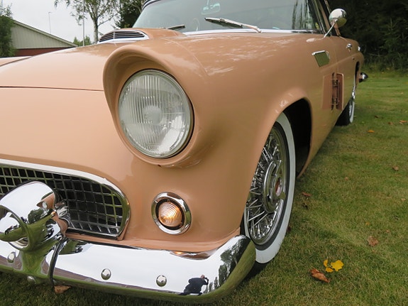 Ford Thunderbird 15 of 30