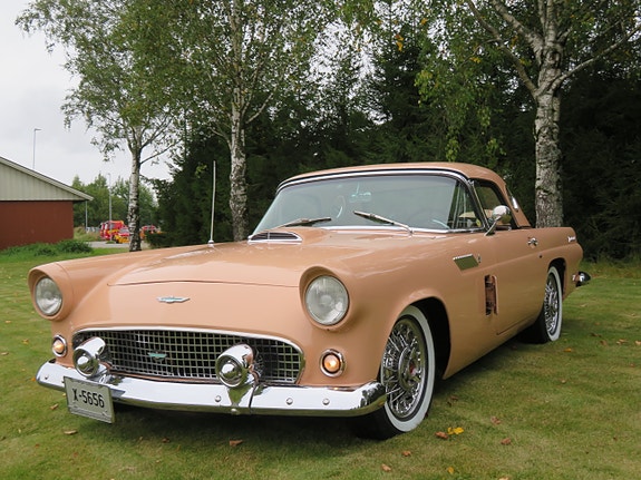 Ford Thunderbird 4 of 30