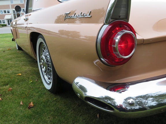Ford Thunderbird 16 of 30