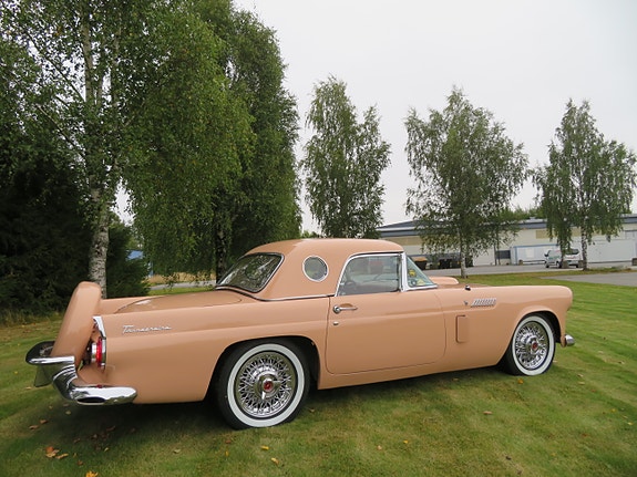 Ford Thunderbird 10 of 30