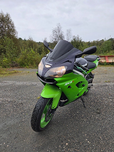 Kawasaki Ninja ZX-9R 3 of 4