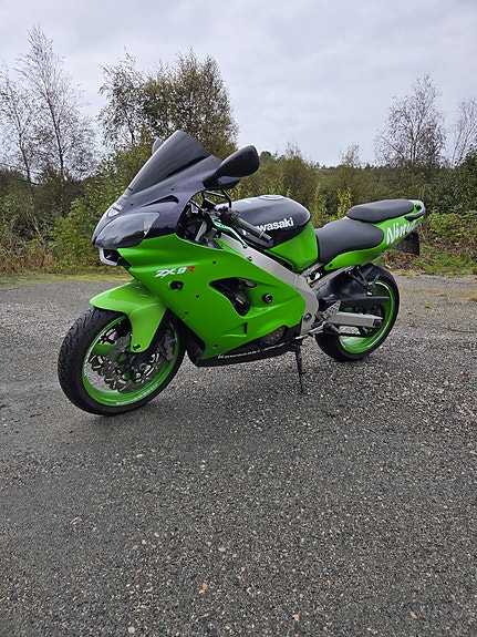 Kawasaki Ninja ZX-9R 2 of 4