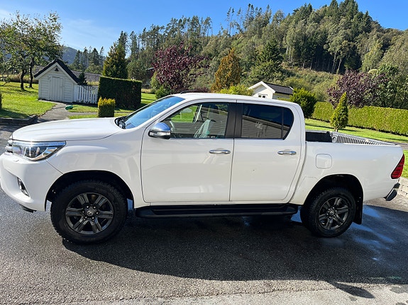 Toyota HiLux 4 of 10