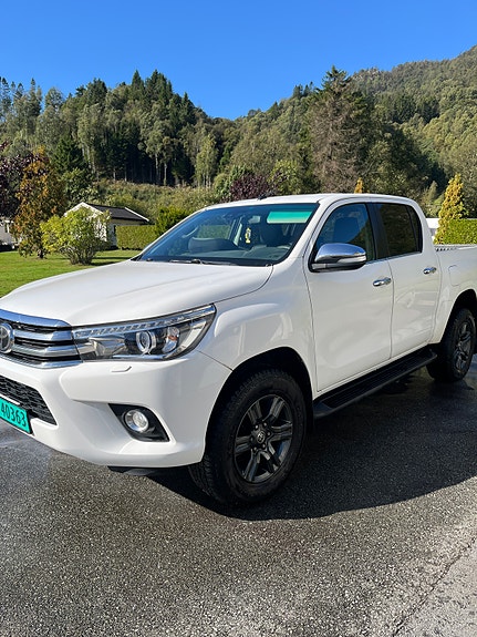 Toyota HiLux 3 of 10