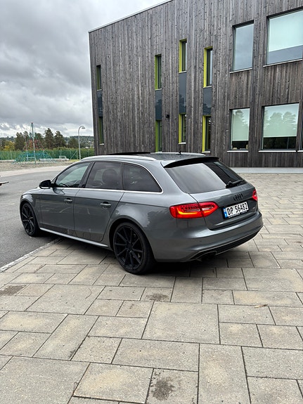 Audi A4 2 of 23