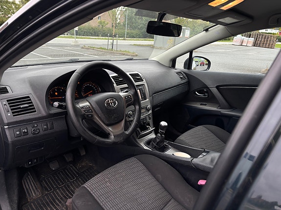 Toyota Avensis 10 of 16