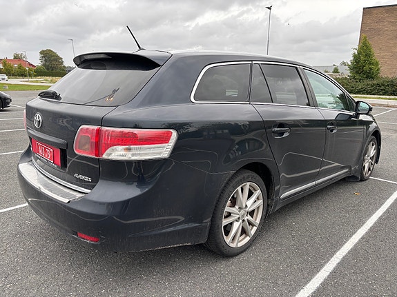 Toyota Avensis 3 of 16