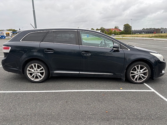 Toyota Avensis 2 of 16