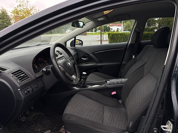 Toyota Avensis 9 of 16