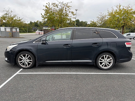 Toyota Avensis 6 of 16