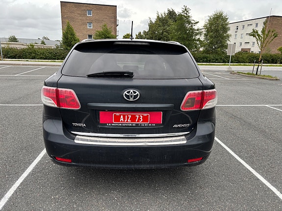 Toyota Avensis 4 of 16
