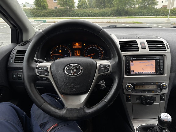 Toyota Avensis 11 of 16