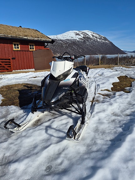 Arctic-cat M8000 2 of 7